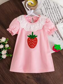 SHEIN Playful Pals Kleinkind Mädchen Rosa Kleid, süßer Peterpan-Kragen, Puffärmel, 3D Erdbeere Stickerei Kleid, geeignet für Lässig, Urlaub, Alltag - Pink - Übersicht 6