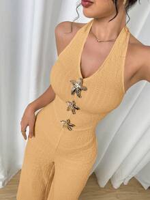 Modelyn Jumpsuit Wanita Tanpa Lengan dengan Gesper Logam, Leher Halter, dan Potongan Kaki Lebar yang Modis - Burnt Orange - View 2