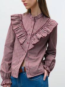 Nöista 这款格纹长袖衬衫饰有荷叶边和纽扣前襟，廓形宽松又不失女性柔美。它是一款百搭的休闲衬衫，非常适合作为春季上衣、夏季衬衫或度假装。无论是日常穿着、外出造型还是情人节装扮，它都能轻松搭配牛仔裤或裙子，完美融合休闲优雅与一丝Y2K复古风情。 - 紅色 - 查看 3