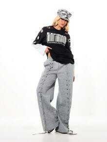 SUMWON WOMEN 超大孔眼细节条形码印花长袖叠层T恤，饰有金属孔眼，适合秋冬街头风格 - 黑色 - 查看 3