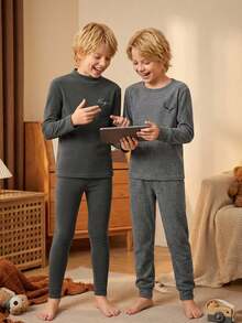 SHEIN 2 Pieces Tween Boy Casual Solid Color Warm Middle Collar Long Sleeve Shirt And Long Pants Underwear Set Suitable For Home Base Warm Clothes For Autumn And Winter Flash Burgundy Boho Goth Y2k Streetwear Rave Vacation Holiday Party Festival Fall Winter Winter Clothes Retro Vintage Casual Cozy