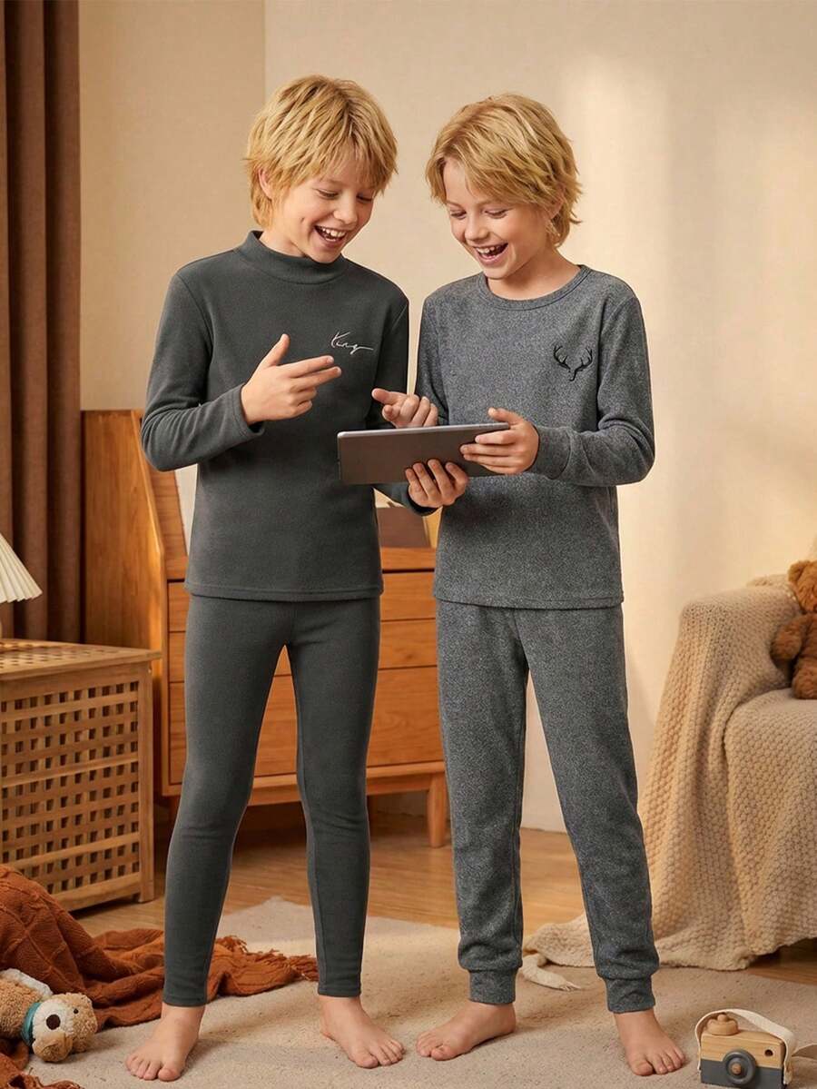 SHEIN 2 Pieces Tween Boy Casual Solid Color Warm Middle Collar Long Sleeve Shirt And Long Pants Underwear Set Suitable For Home Base Warm Clothes For Autumn And Winter Flash Burgundy Boho Goth Y2k Streetwear Rave Vacation Holiday Party Festival Fall Winter Winter Clothes Retro Vintage Casual Cozy