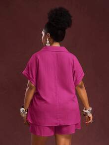 Veslaya 秋冬新品，女士秋冬服装，万圣节，音乐节，复活节，西部风，游牧风，生日派对，毕业典礼，学生装，日常休闲，度假，邮轮旅行，海滩，日光浴，潮流单品，女士大码黄色罗纹Polo领宽松短袖短裤套装，大码短裤套装 - 玫紅色 - 查看 3