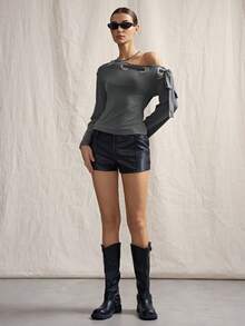 SHEIN ICON Camiseta da Moda Feminina Y2K Cinza Gótica de Cor Sólida com Design Assimétrico de Ombro Flare e Manga com Ilhós Torcidos - Cinza - Visão 3