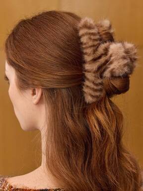 MOTF PREMIUM Pinza para el cabello de peluche MARRÓN