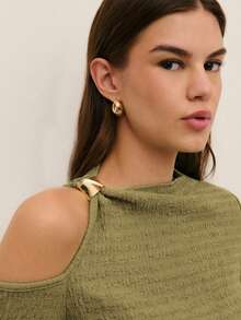 Nöista 这款上衣采用镂空和褶皱设计，时尚别致，适合女士夏季/春假/派对穿着。 - 橄欖綠 - 查看 5