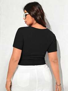 SHEIN EZwear 大码花卉刺绣圆领短袖露脐T恤 - 黑色 - 查看 2