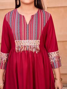 SHEIN Dark Red Tween Girl Long Sleeve Dress,Autumn Boho Party Traditional Arabic Style Retro Pattern Patchwork,Elegant Embroidery & Lace Trim Flared Hem - Red - View 5