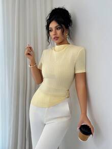SHEIN Elenzya 时尚女士米黄色罗纹针织高领短袖褶皱修身套头衫，不对称金属纽扣设计，适合春秋季休闲穿着和叠穿，是春夏女士的理想之选。 - 鵝黃色 - 查看 3