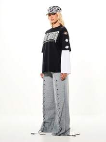 SUMWON WOMEN 超大孔眼细节条形码印花长袖叠层T恤，饰有金属孔眼，适合秋冬街头风格 - 黑色 - 查看 5