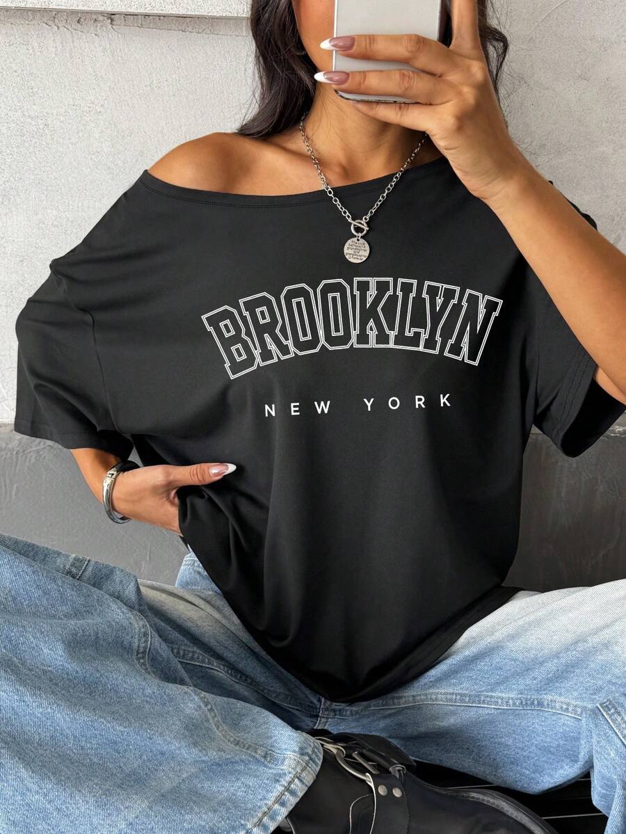 Flirla 女士不对称肩部短袖字母印花休闲上衣图案T恤女式上衣 - 黑色 - 查看 1