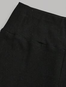 Firerie Kids Firerie Kids 少女休闲度假优雅修身网纱印花奶油色露肩不对称T恤搭配黑色喇叭裤套装，适合居家、户外活动、旅行机场、日常休闲穿着，也适合派对、情人节等场合。 - 黑與白 - 查看 10