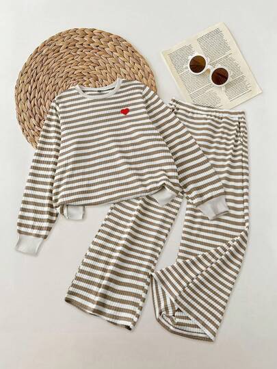 SHEIN Essnce 大码女装秋冬时尚休闲宽松舒适日常基本款爱心刺绣卡其条纹长袖套头衫和阔腿裤两件套，适合母女穿着，秋季服装，机场穿搭，裤装套装，条纹两件套