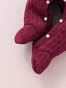 女婴勃艮第红色加垫白色爱心图案长袖连帽连体衣套装，秋冬