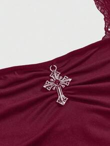 ROMWE Áo croptop cổ yếm ren tương phản gợi cảm phong cách Gothic Y2K với thiết kế ôm sát eo xếp ly. - Màu Đỏ Sâu - Xem 3