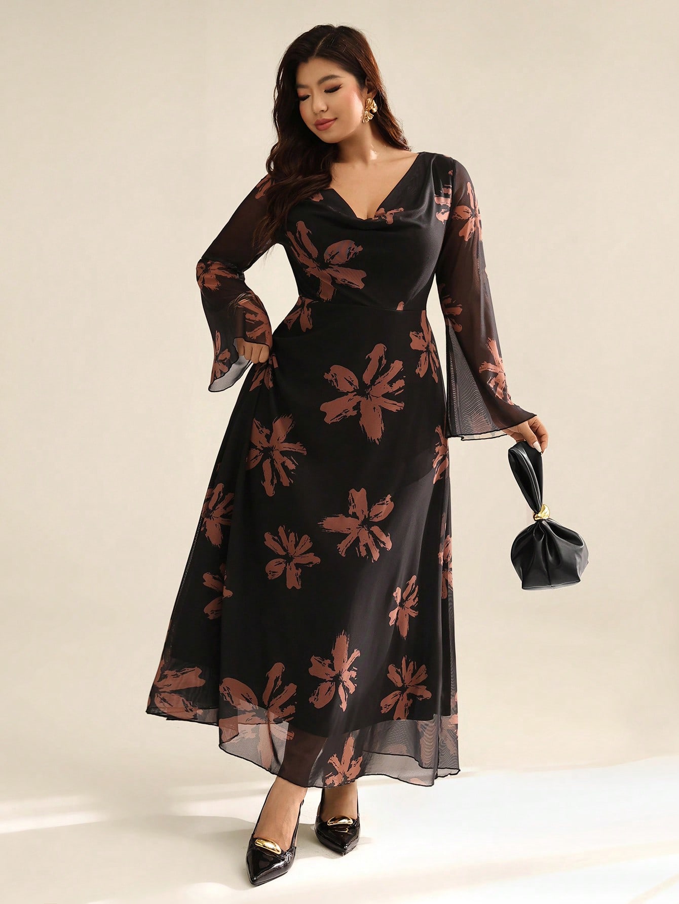 Auralis فستان طويل الأكمام بأكمام واسعة مزخرف بالأ...