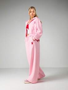 Missguided x Playboy Quần jogger ống rộng họa tiết trái tim, có dây rút ở eo và túi bên hông, mang lại sự thoải mái thường ngày. - Màu Hồng baby - Xem 2