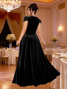 Cravure Đầm dạ hội nhung cỡ lớn dành cho nữ, cổ chữ V, đính sequin và viền bèo nhún, sang trọng, cao cấp. - màu đen - Xem 2