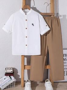 SHEIN 男童斋月长袍，传统阿拉伯服饰，开斋节长袍，男童休闲舒适开襟短袖衬衫搭配卡其色长裤运动套装，白色衬衫基础款上衣，适合春夏季节、外出、情人节、约会、旅行、度假、家庭聚会、返校季、婚礼季、正式晚宴、生日派对等场合。 - 彩色 - 查看 4