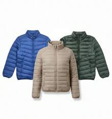 Chamarra Acolchada Ligera COLOR AZUL, CHAMARRA BEIGE y CHAMARRA VERDE PANTANO 3PK para Hombre con Estilo Urbano, Diseño Moderno y Corte Casual, Abrigo de Moda para Clima Frío Ligero con Acabado Premium y Confort Diario - Azul - Ver 1