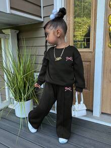 Conjunto informal de niña con sudadera de manga larga de hombros caídos y pantalón ancho de felpa con estampado de corazón y unicolor - Negro - Ver 3