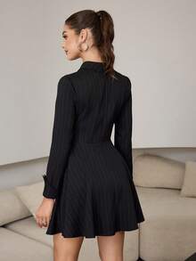 Modelyn 女士黑色竖条纹镂空设计时尚优雅约会之夜迷你连衣裙，秋冬款 - 黑色 - 查看 3