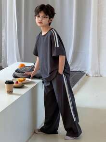 DAZY Bộ đồ thường ngày rộng rãi, kẻ sọc gồm áo thun ngắn tay cổ tròn và quần dài cho bé trai tuổi teen. - Màu xám đen - Xem 2