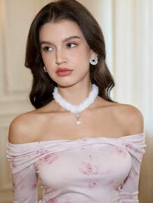 SHEIN MOD 1pc Fashionable Fluffy Snowflake Christmas Neck Collar, Suitable For Women For Any Occasion - White - View 2