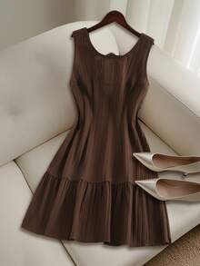 GlowEve CURVE 大码女式纯色无袖露背蝴蝶结A字荷叶边迷你连衣裙，休闲百搭，适合夏季穿着 - 棕色 - 查看 3