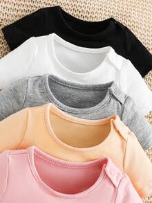 SHEIN 5件套新生儿男女宝宝休闲纯色柔软针织圆领短袖按扣连体衣 - 彩色 - 查看 4