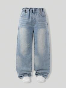 SHEIN Explorewe Denimly 男童宽松直筒牛仔裤。推荐用于休闲、复古街头风格穿搭。复古水洗深蓝色，后袋设计时尚别致。宽松版型，适合外出、休闲、校园日常穿着。经典百搭的时尚单品，衣橱必备。 - 淺色水洗藍 - 查看 6