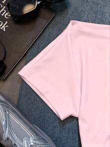 SHEIN EZwear 女士休闲极简风 GRUNGE 景观标语印花褶皱腰部露肩紧身短袖T恤，适合夏季穿着，Y2K 不对称肩部修身款式 - 淺粉色 - 查看 6