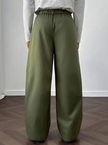 HUEFORM Pantalones rectos de color verde militar sólido minimalistas para uso casual y diario de los hombres - Verde militar - Ver 2