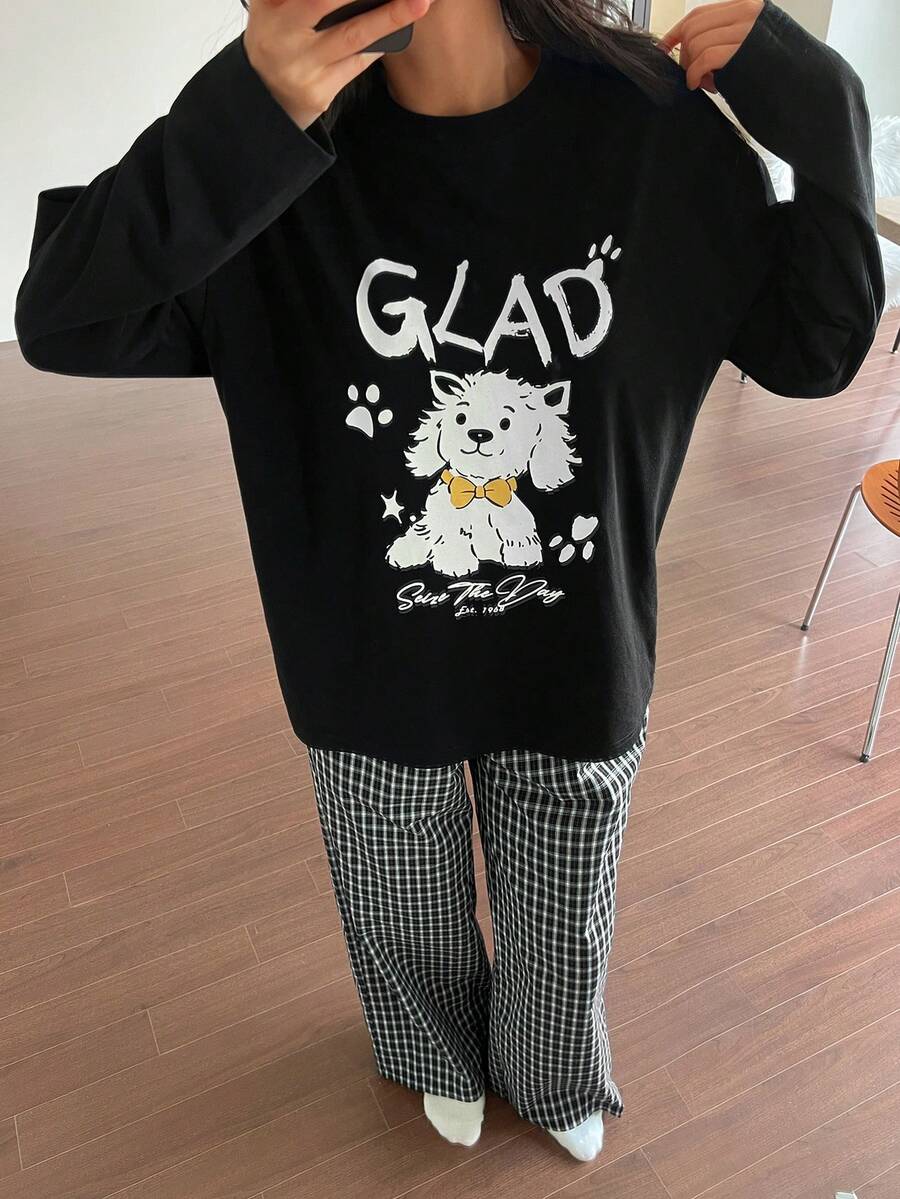 DAZY Conjunto de pijama feminino com camiseta folgada estampada com letras e cachorrinho e calça xadrez. - Preto - Ver 1