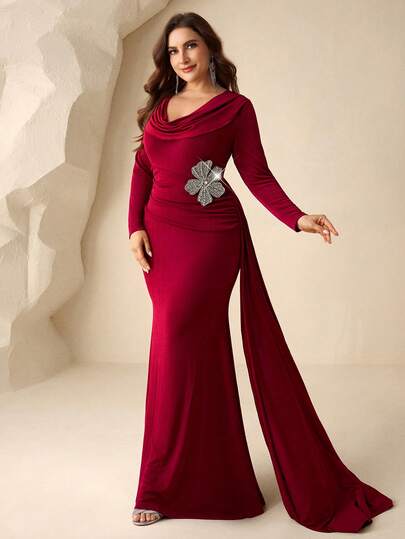 Coutiva Elegant formell aftonklänning för kvinnor i plusstorlek med 3D-blomdekor, draperad halsringning och långa ärmar (kraftigt utsmyckad)