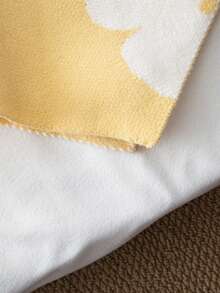 SHEIN Playful Pals Das Baby Mädchen-Outfit ist lässig und süß. Es ist ein gelber gestrickter Rollkragenpullover mit Blumenmuster in mittlerer Länge mit Langarm. Er ist weich und bequem, geeignet für den täglichen Gebrauch, Outdoor-Szenen, Reisen, Urlaub, Zuhause, Kinderzimmer und Kinderspiel. Er ist geeignet für Herbst und Winter, Weihnachten, Schulanfang und Partys. Es ist eine vielseitige Herbst- und Winterbekleidung. - Gelb - Übersicht 8