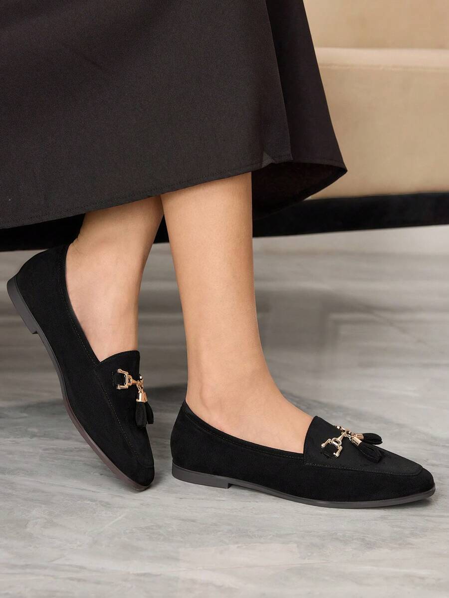 Sleekvia Sepatu Flat Wanita Kasual Serbaguna untuk Perjalanan, Dekorasi Metal, Cocok untuk Hari Valentine - Hitam - View 1