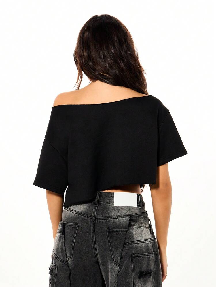 SUMWON WOMEN Off Shoulder Graphic Crop Top