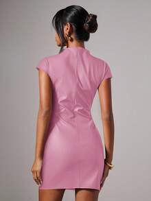 COSMINA Vestido mini plisado de PU de unicolor minimalista y elegante para uso diario de mujer - Rosa - Ver 2