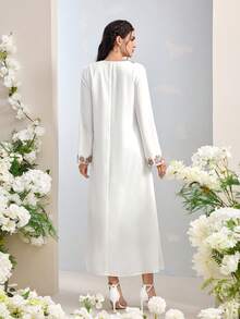 Al Najma Women's Elegant Arabic Style V-Neck Long Sleeve Dress With Applique Decor - White - View 6