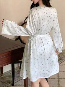 DAZY 浪漫花卉蕾絲拼接晨袍與細肩帶洋裝女款睡衣套裝 - 白色 - 查看 2