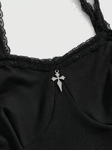 ROMWE Goth 哥特风露肩撞色蕾丝教堂图案不对称下摆吊带连衣裙 - 黑色 - 查看 4