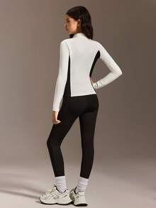 SHEIN Conjunto de top de manga larga y pantalones de alta elasticidad, color negro sólido + blanco, cómodo y de moda, adecuado para deportes y ejercicio para adolescentes - Blanco y Negro - Ver 2