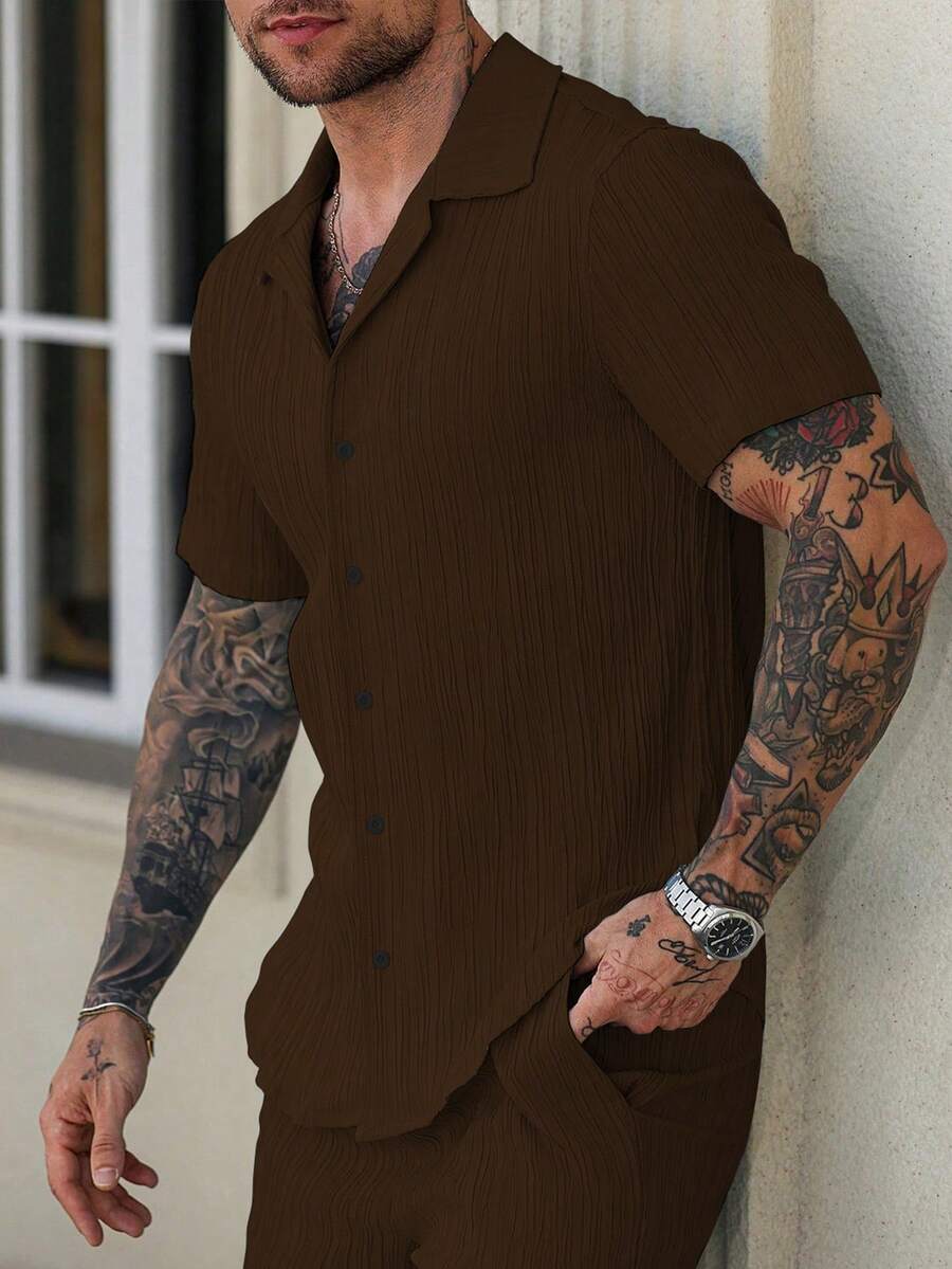 Manfinity Homme Camisa casual de manga corta con botones delanteros de unicolor para hombres, de verano - Café integral - Ver 1
