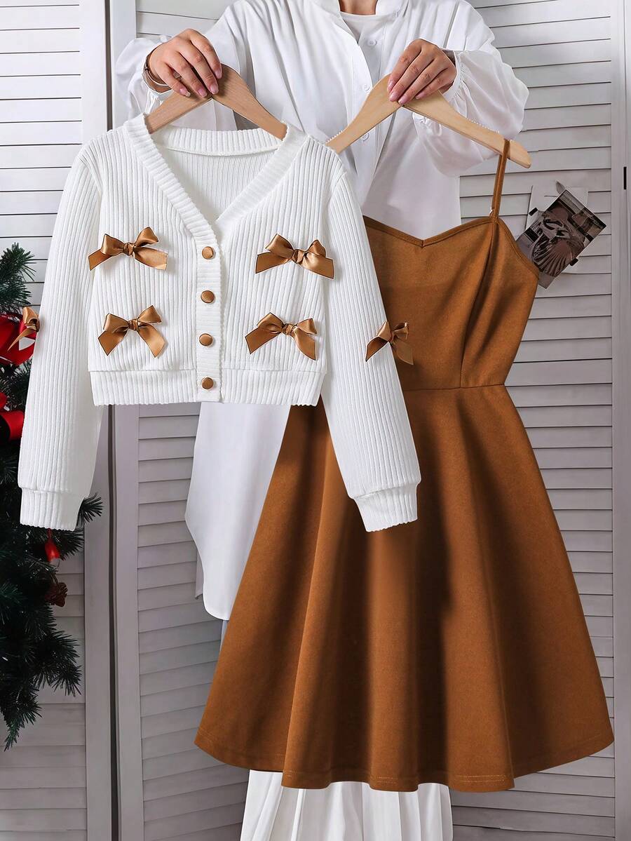 SHEIN 两件套,少女优雅针织罗纹蝴蝶结装饰长袖开衫上衣和休闲修身吊带裙,适合日常、派对、圣诞节等场合。 - 棕色 - 查看 1