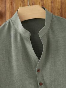 Manfinity VCAY Men's Sage Green Summer Casual Vacation Linen Beach Shirt,V-Neck Henley Short Sleeve Hippie Bohemian Loose Fit Blouse,Breathable Grandad Collar Tee - Green - View 4
