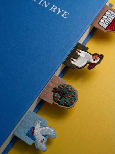 Joivida 1个/4个装小动物手绘文字编织布刺绣书签，小众设计，外观精美，创意十足，适合作为礼物送给朋友，也适合图书馆、学校、书房、圣诞节、情人节等场合。