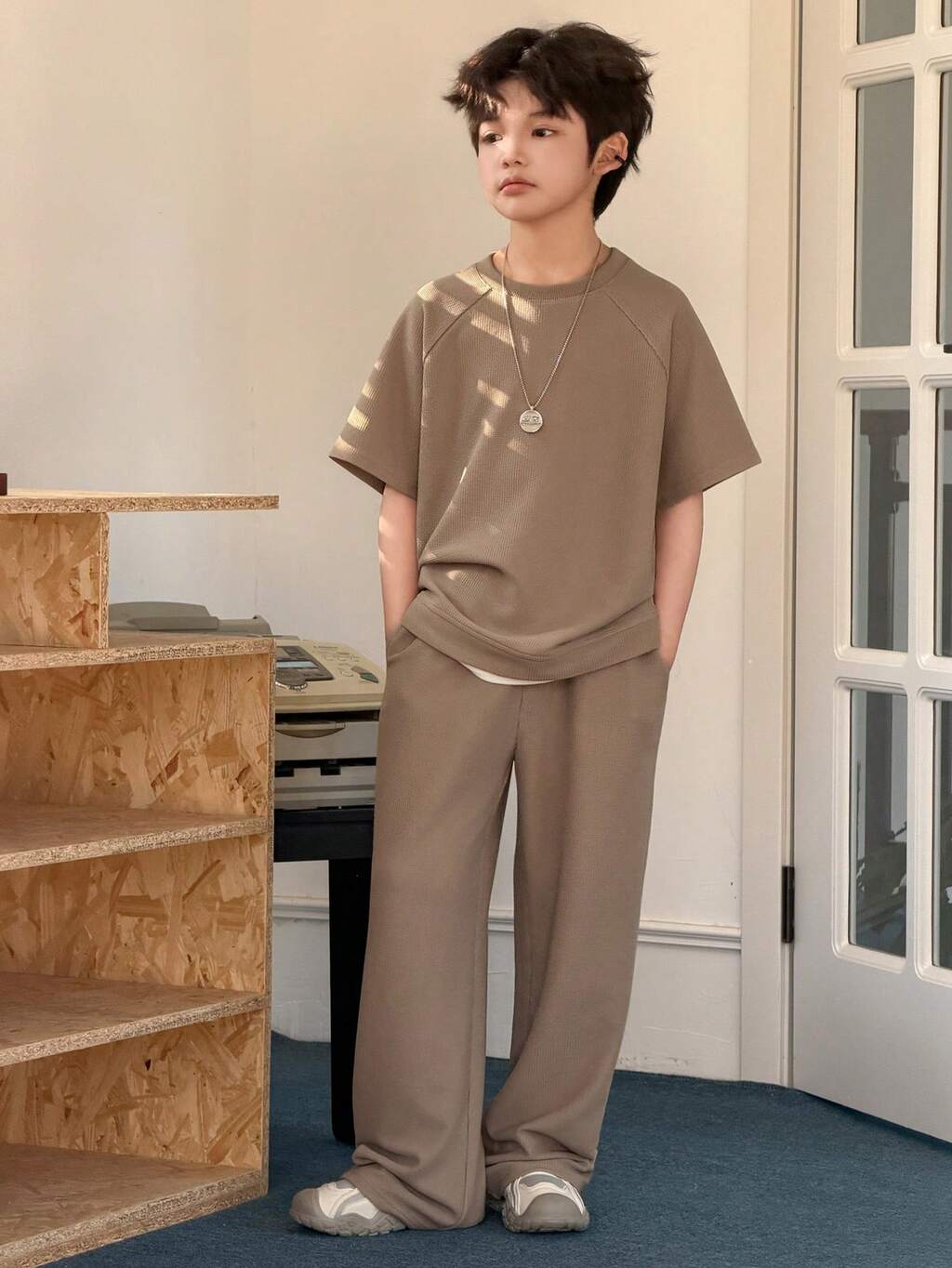 Tween Boy Solid Color Minimalist Casual Round Neck Short Sleeve T-Shirt And Pants Set Spring