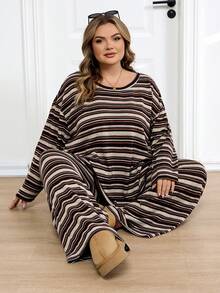 SHEIN CURVE+ 大码休闲条纹圆领长袖上衣和裤子两件套，秋季家居服套装，大码棕色套装，冬季女装，大码裤装套装/2026/新年 - 棕色 - 查看 3