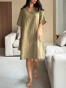 DAZY Pineapple & Geometric Floral Pattern V-Neck Loose Women Nightgown - Green - View 3